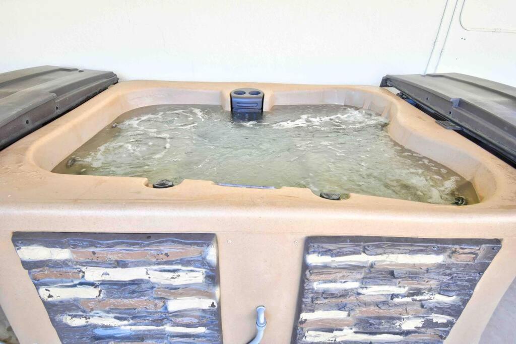 Casa Charleston-3Br-2Bath-Hot Tub-Pet Friendly-No Pet Fees! Villa Albuquerque Exterior photo